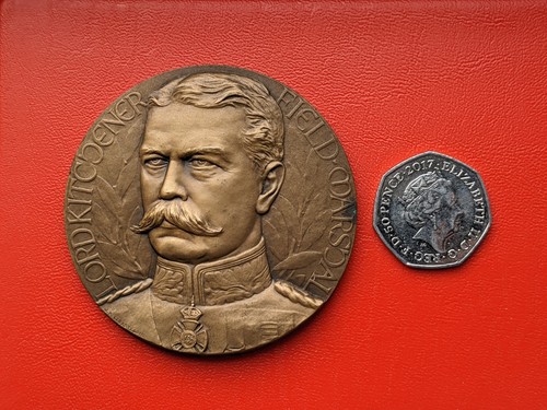 Lord kitchener bronze - kitchener,